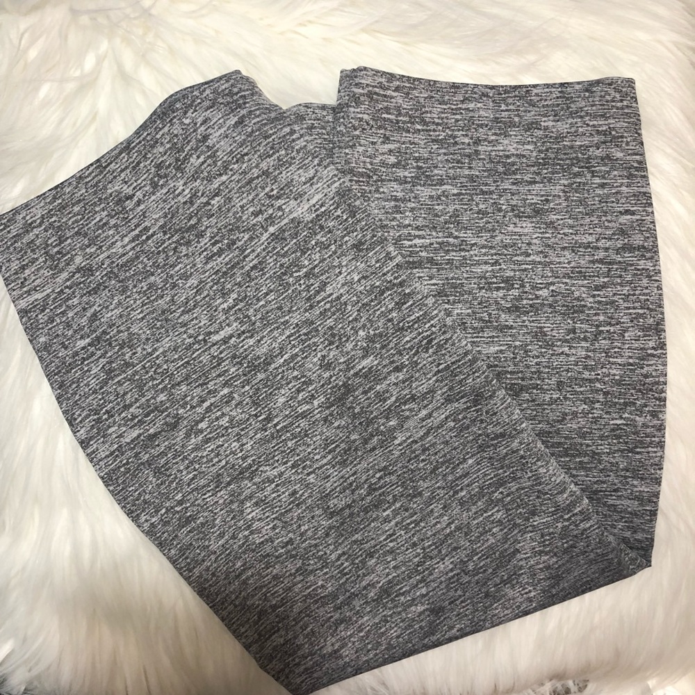 *SOLD*Heather Grey midi pencil body con skirt